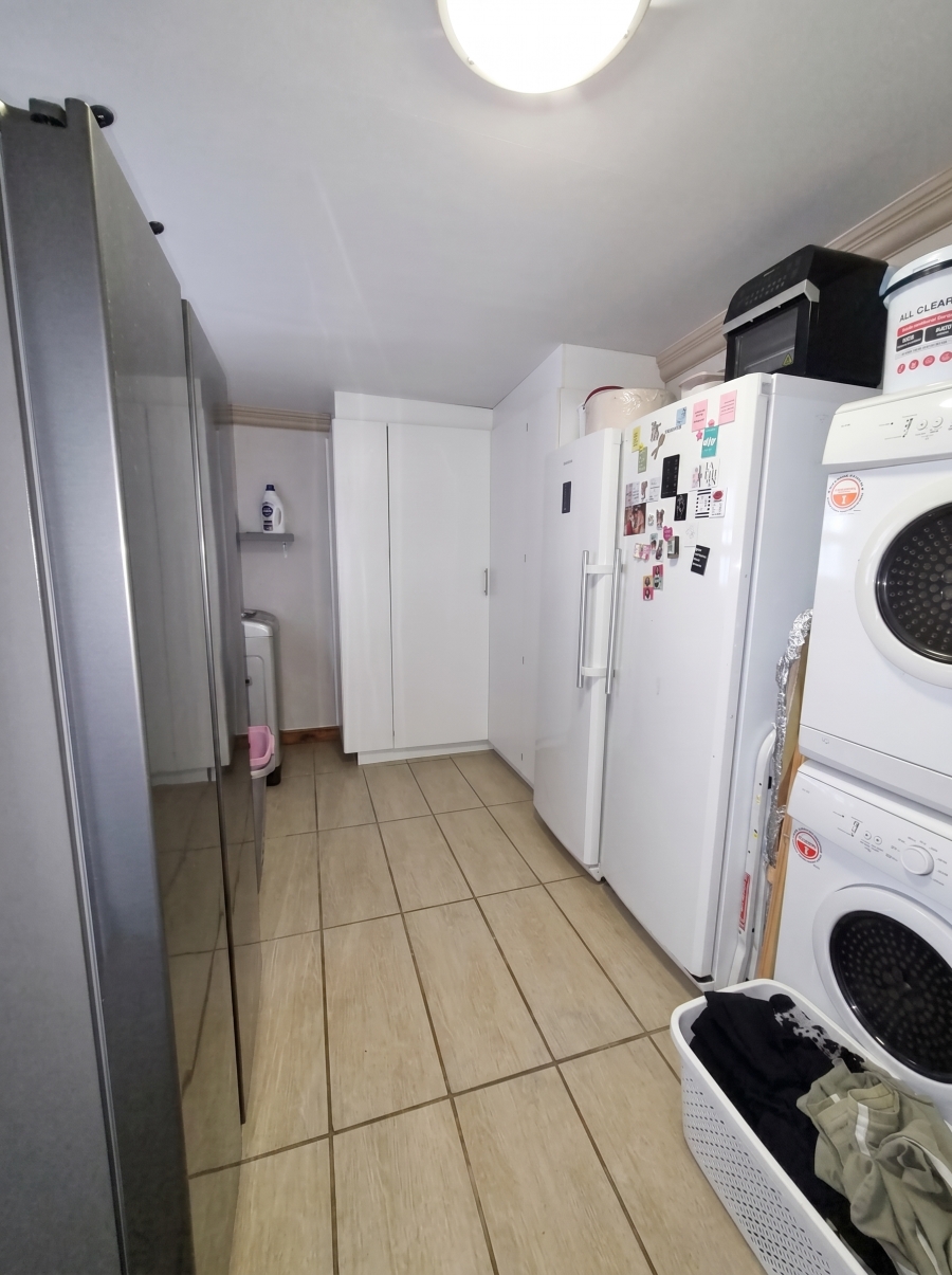 6 Bedroom Property for Sale in Struisbaai Western Cape